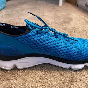 Men’s under armour tennis shoes size 13